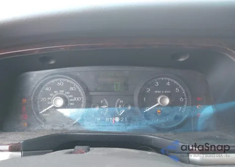 2006 Lincoln Town Car Signature Limited from USA, damaged, VIN 1LNHM82V96Y631446